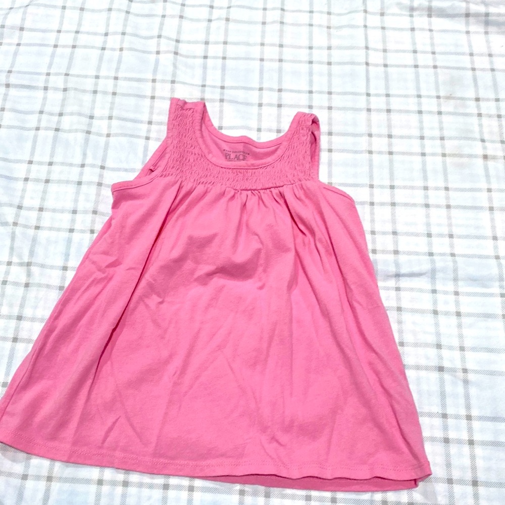 The children place blouse
